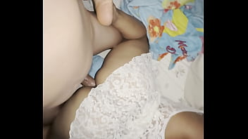 Madrastra y hijastro comparten cama