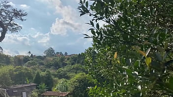 Após a piscina com muita caipirinha com fogo na bucetinha subi na casinha de madeira pra mostrar a bucetinha