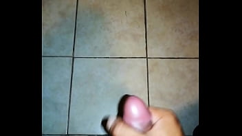 Soltando mucha leche