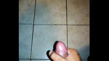 Soltando mucha leche