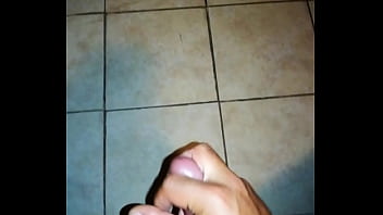 Soltando mucha leche