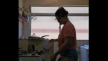 Fazendo o almoço pro marido mas sabendo que serei a sobremesa