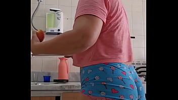 Fazendo o almoço pro marido mas sabendo que serei a sobremesa