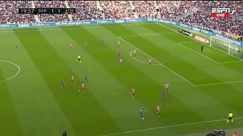 La xavineta pincha las llantas del autobús de simeone