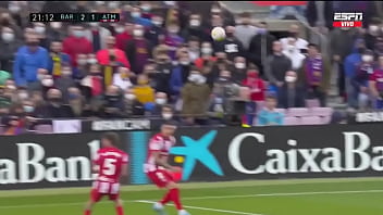 La xavineta pincha las llantas del autobús de simeone