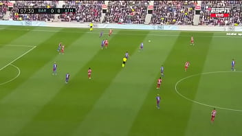 La xavineta pincha las llantas del autobús de simeone