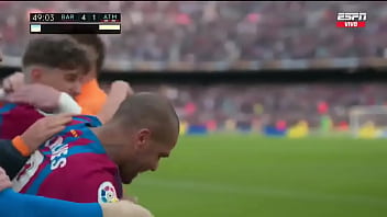 La xavineta pincha las llantas del autobús de simeone