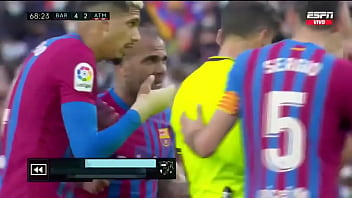 La xavineta pincha las llantas del autobús de simeone