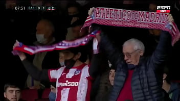 La xavineta pincha las llantas del autobús de simeone La xavineta pincha las llantas del autobús de simeone