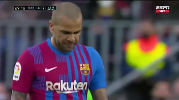 La xavineta pincha las llantas del autobús de simeone