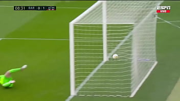 La xavineta pincha las llantas del autobús de simeone