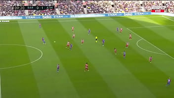 La xavineta pincha las llantas del autobús de simeone