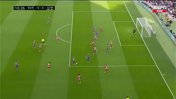 La xavineta pincha las llantas del autobús de simeone