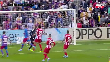 La xavineta pincha las llantas del autobús de simeone