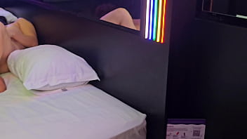 Colocamos duas casadas gostosa para brincar a brincadeira dos dados