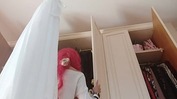 Ops ops ups kirt i pull up my mini skirt and