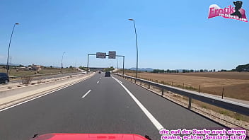 Deutsche lutscht einen schwanz beim auto fahren