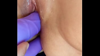 Metiendole a mi esposa dildo doble culo y coño