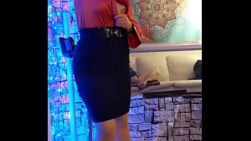 Wife strips naked plays with cunt vibrator