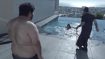 Mujer que visita a luis garay en la mansion putacalentura se moja porque se moja #cassiewander #luisgaray #mansionputaca