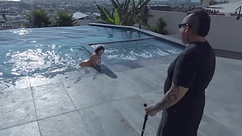 Mujer que visita a luis garay en la mansion putacalentura se moja porque se moja #cassiewander #luisgaray #mansionputaca