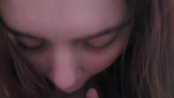 Gostosa caindo de boca