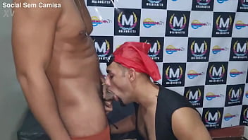 Homossexual latino homossexual sugado antes do anal