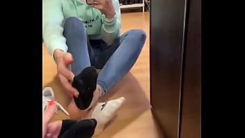 Do you want to smell my sweaty socks •full video on of #socksfetisch #blacksocks #feet #fetish #feetworld
