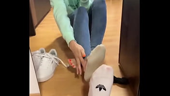 Do you want to smell my sweaty socks •full video on of #socksfetisch #blacksocks #feet #fetish #feetworld