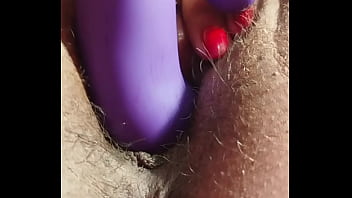 Mc akira socando consolo na bucetinha