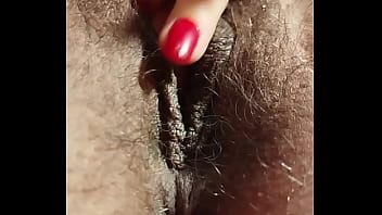 Mc akira socando consolo na bucetinha