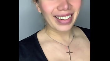 Ana elisa enamorándonos se le nota los pezones