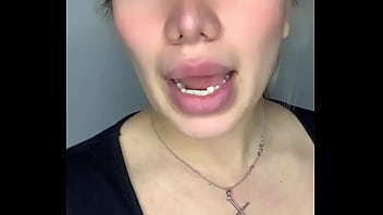 Ana elisa enamorándonos se le nota los pezones