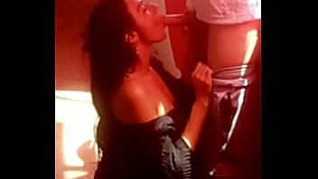 Veterana es follada por joven semental que no la suelta