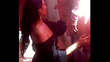 Veterana es follada por joven semental que no la suelta