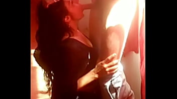 Veterana es follada por joven semental que no la suelta