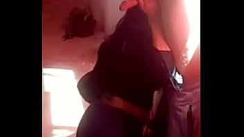 Veterana es follada por joven semental que no la suelta