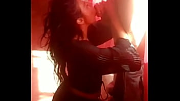 Veterana es follada por joven semental que no la suelta