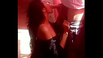 Veterana es follada por joven semental que no la suelta