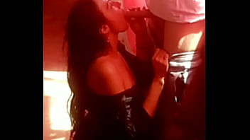 Veterana es follada por joven semental que no la suelta