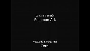 6 coral atada en el suelo