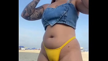 Fiz o cara ficar de pau duro na praia Fiz o cara ficar de pau duro na praia