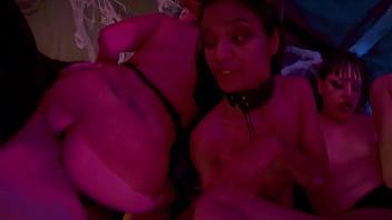 Invocação do mal as safadinhas invocam do além a morte e o capeta para levar gozadas deles