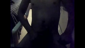 Chico masturbandose en la webcam