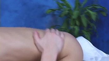 Skinny blondie enjoys blowjib