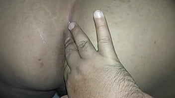 Hijastra cogida de perrito mientras tiene su plug en el ano Hijastra cogida de perrito mientras tiene su plug en el ano