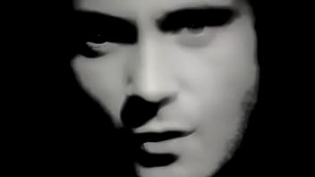 Puedo sentirlo correrse en el aire esta noche