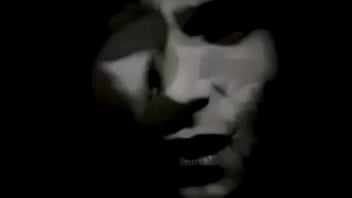 Puedo sentirlo correrse en el aire esta noche