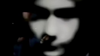 Puedo sentirlo correrse en el aire esta noche