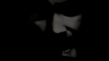 Puedo sentirlo correrse en el aire esta noche